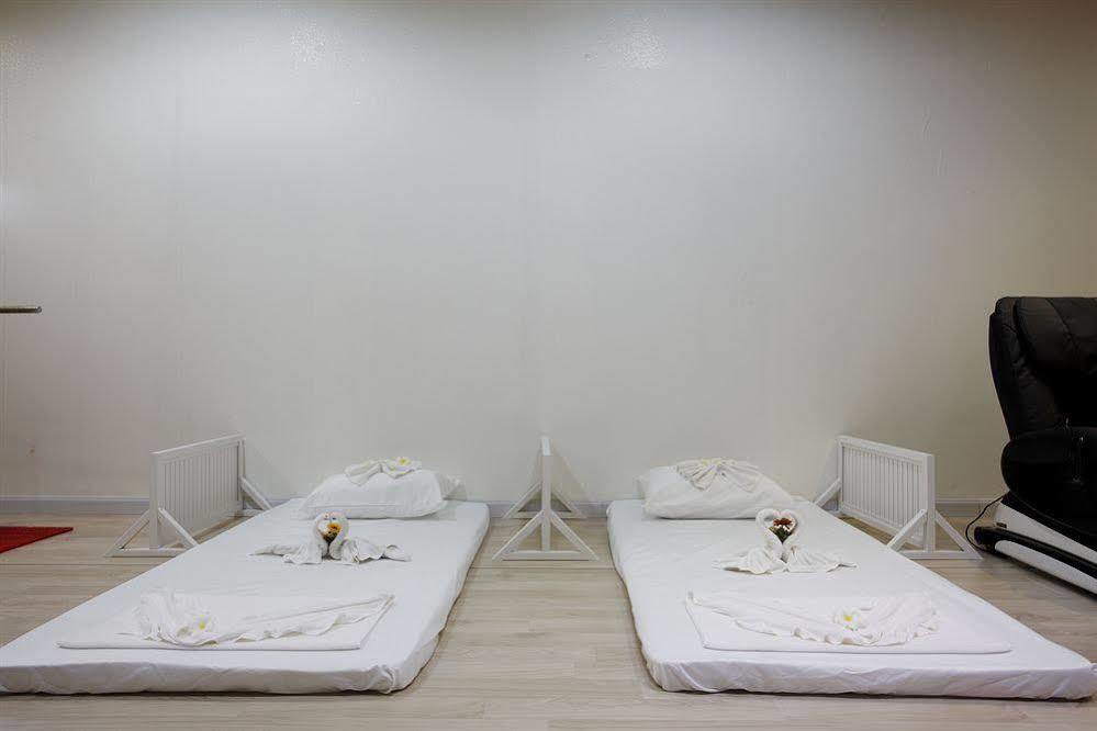 Capsule Hostel Patong Exterior foto